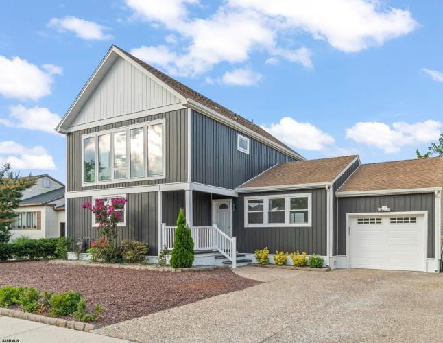 Photo of 811 N Burghley Avenue