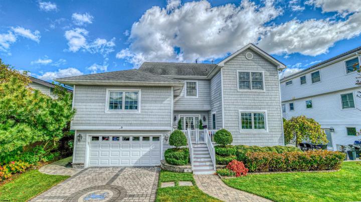 Photo of 403 N Lancaster Avenue