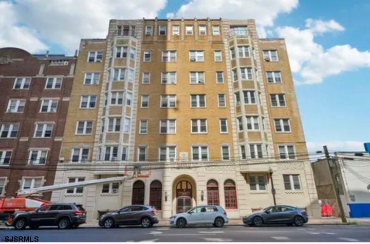 Photo of 37 S Iowa Avenue