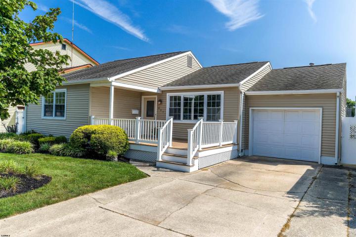 Photo of 807 N Burghley