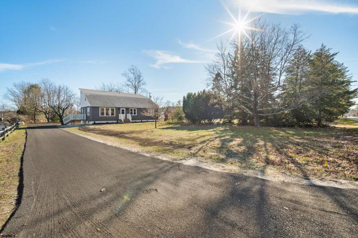 Photo of 350 S Cologne