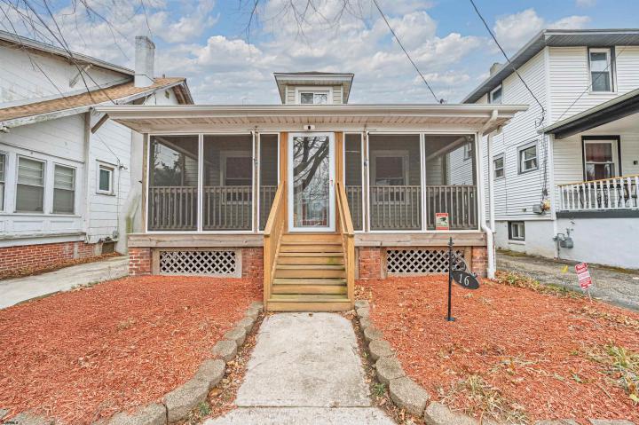 Photo of 16 Lake Place