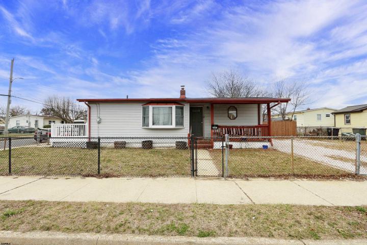 Photo of 2041 Murray Avenue