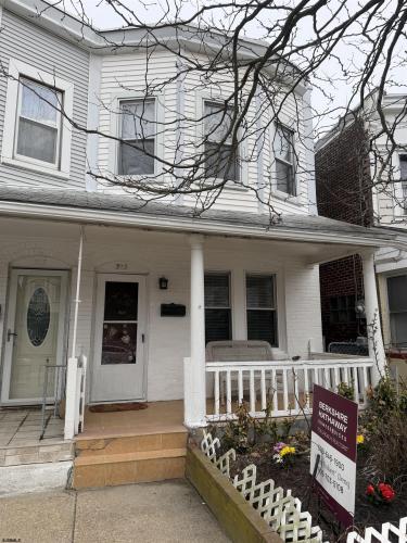 Photo of 213 N Arizona