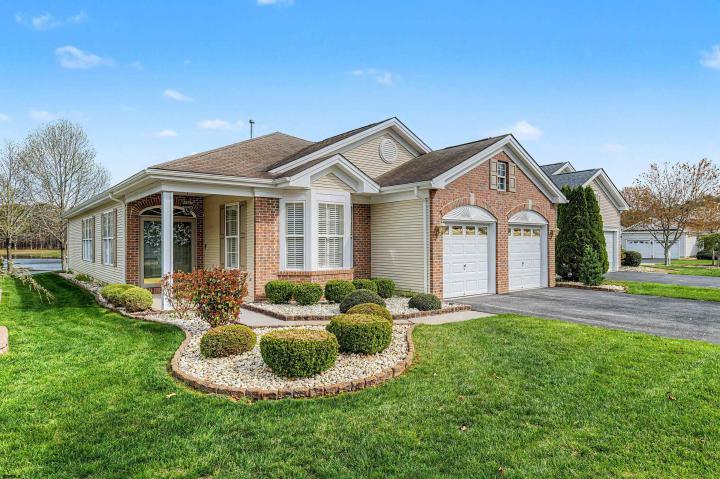Photo of 102 Oxford Court, Galloway Township NJ