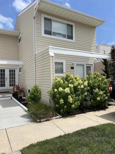 Photo of 124 44th Street S