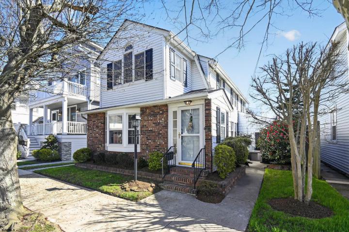 Photo of 15 N Douglas Avenue