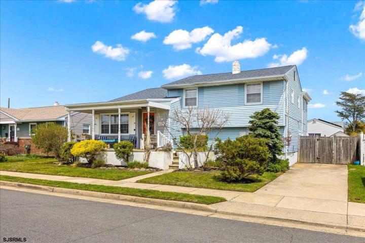 Photo of 415 N Burghley Avenue