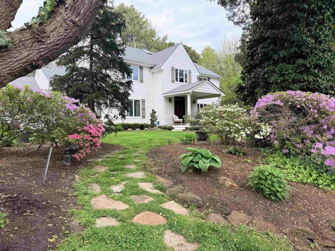 Photo of 202 E Arbor Court