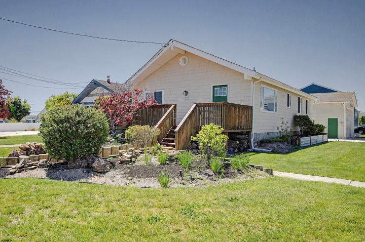 Photo of 806 East Shore Drive