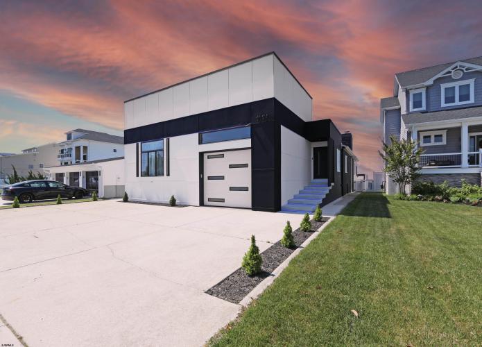 Photo of 1028 N Shore Drive