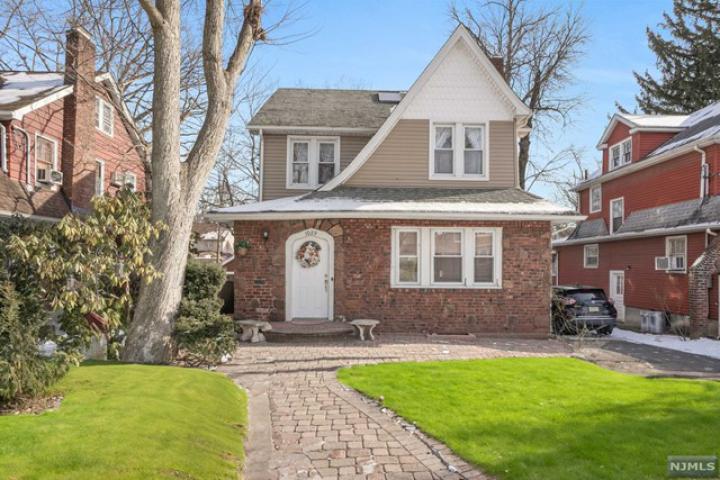 Photo of 1089 Sussex Road, Teaneck NJ