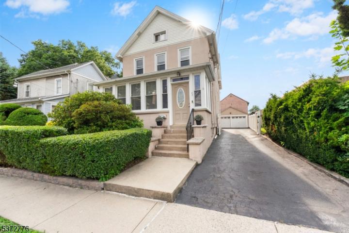 Photo of 32 Walter Hammond Place, Waldwick NJ