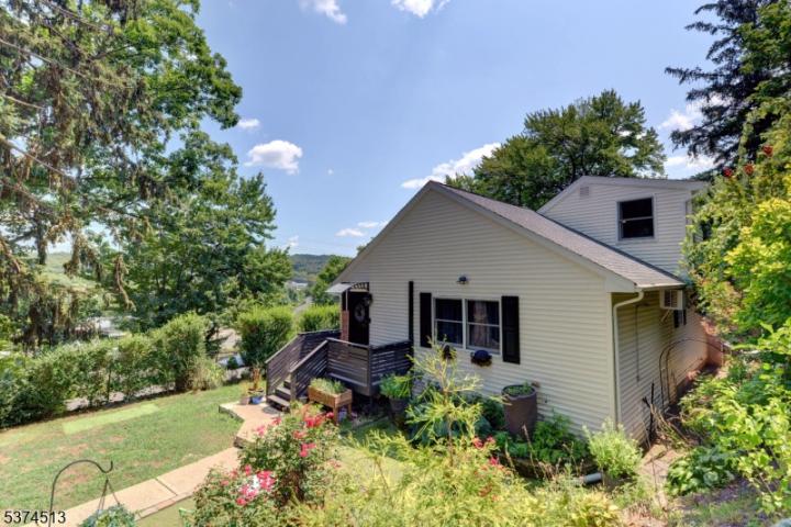 Photo of 34 North Railroad Avenue, Mahwah NJ