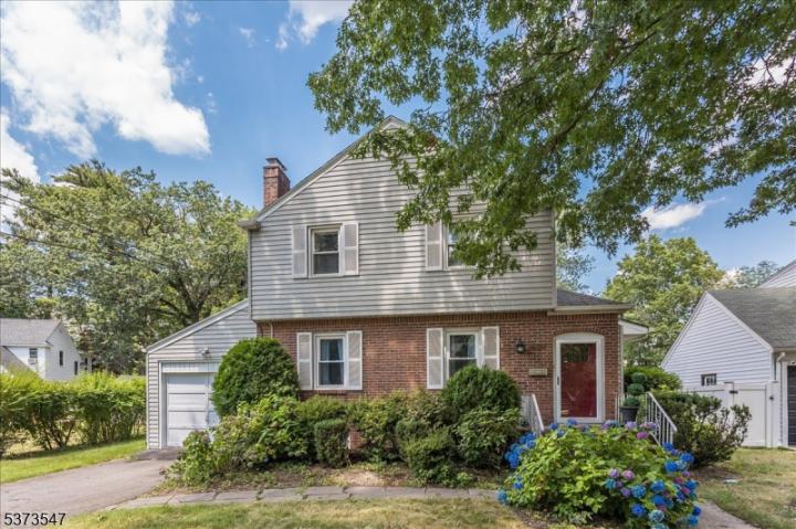 Photo of 699 Kent Avenue, Teaneck NJ
