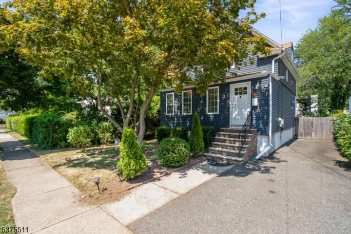 Photo of 587 Kenwood Place, Teaneck NJ