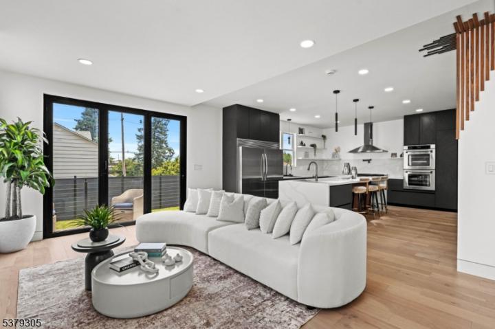 Photo of 33 Elycroft Parkway