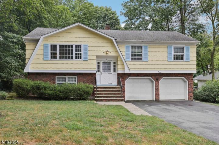 Photo of 6 Christopher Place, Ridgewood NJ