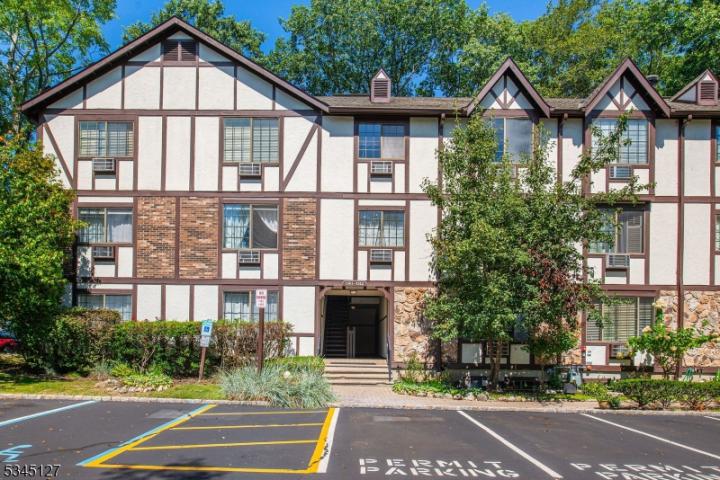 Photo of 1512 Faulkner Court, Mahwah NJ