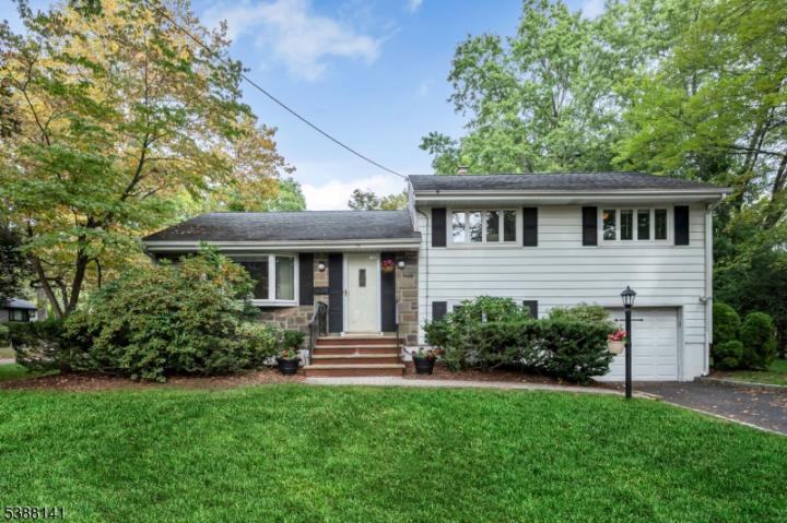 Photo of 15 Linden Road, Ho-ho-kus NJ