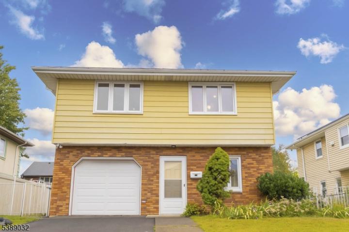 Photo of 11 Roehrs Drive, Wallington NJ