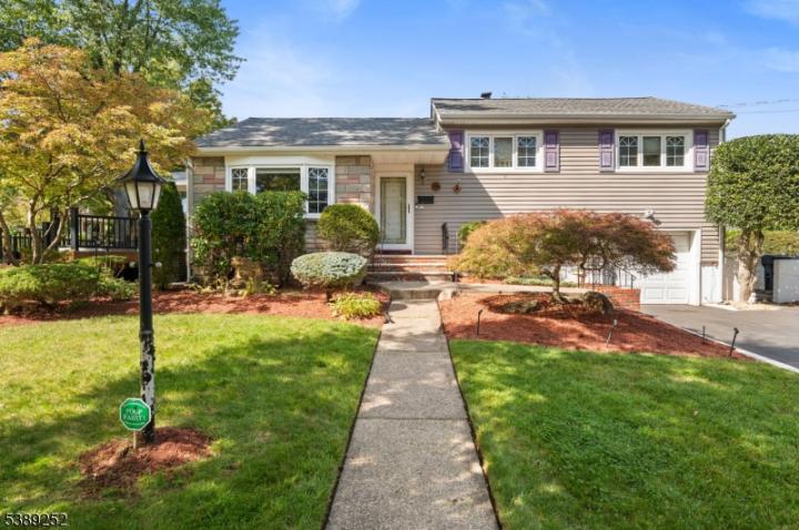 Photo of 715 Bush Place, Paramus NJ