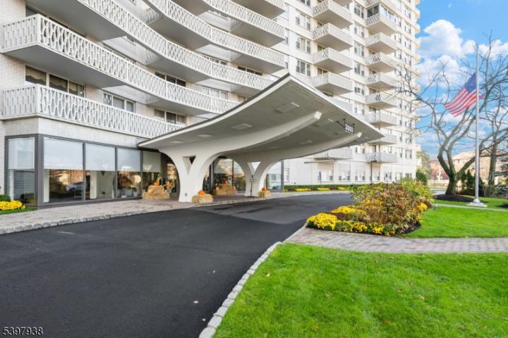 Photo of 2000 Linwood Avenue 9w