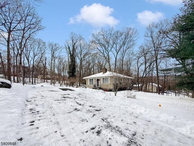 Photo of 40 Pawnee Avenue, Oakland NJ