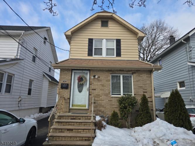 Photo of 725 Schuyler Avenue, Lyndhurst NJ