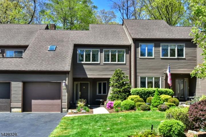 Photo of 30 N Bayard Lane, Mahwah NJ