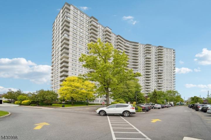Photo of 2000 Linwood Avenue 4p