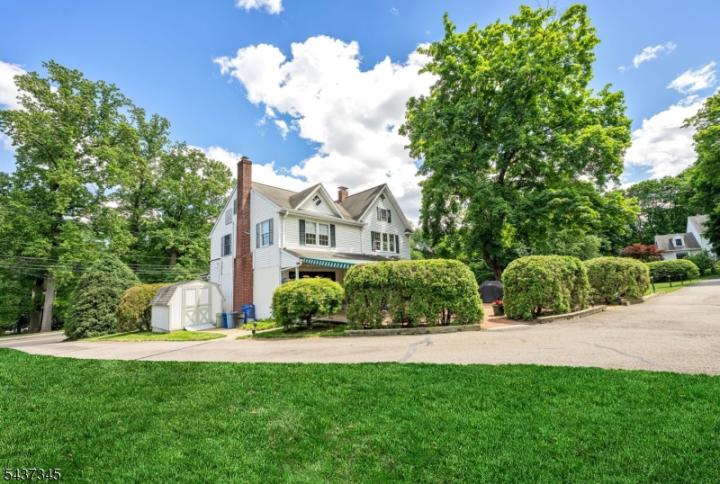 Photo of 457 Russell Avenue