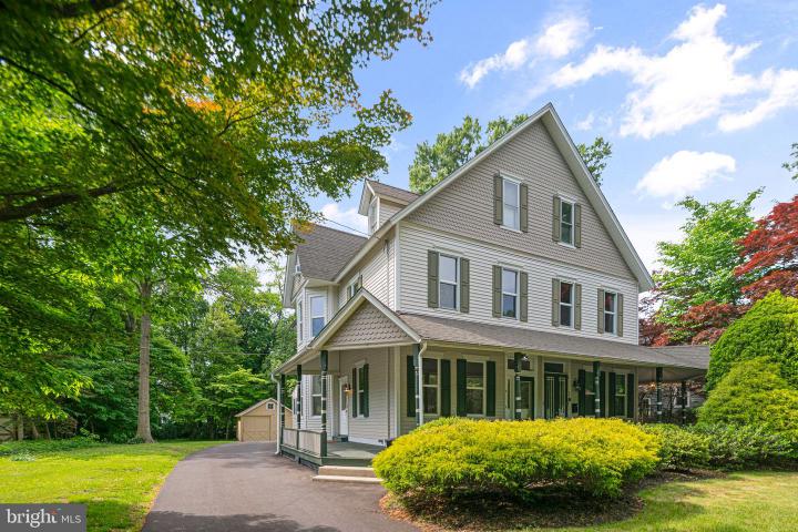 Photo of 8 E Oak Avenue, Moorestown NJ