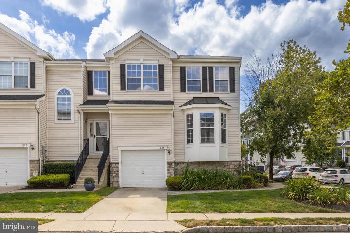 Photo of 225 Hawthorne Way, Delran NJ