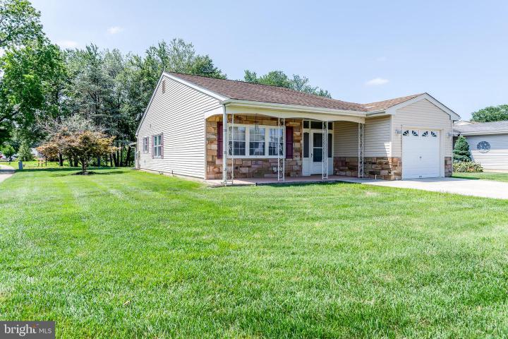 Photo of 1 Sheffield Place, Southampton NJ