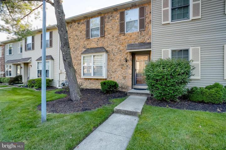 Photo of 313 Fountain Hall Ct, Mount Laurel NJ