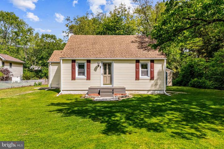 Photo of 12 Oregon Avenue, Mount Laurel NJ