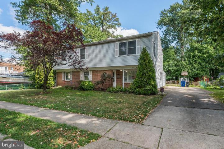 Photo of 621 S Forklanding Road, Maple Shade NJ