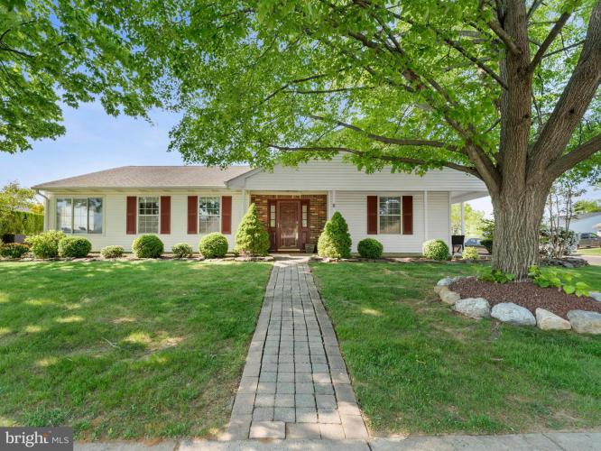 Photo of 2 Windmill Court, Columbus NJ