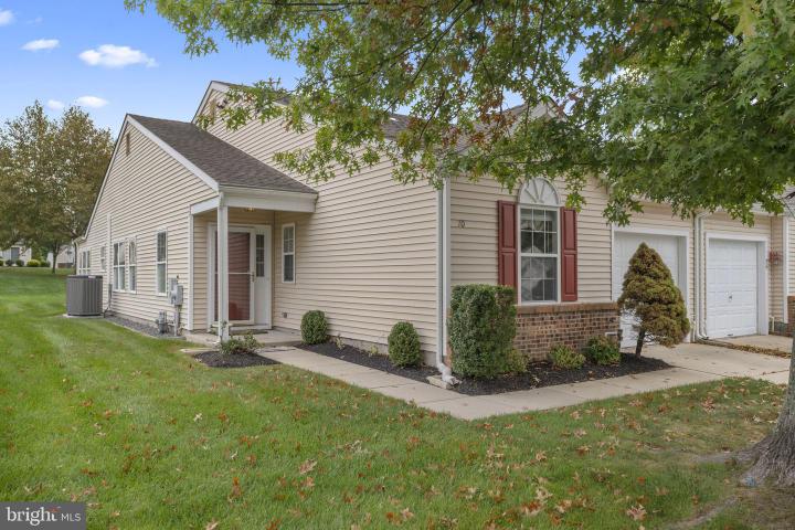 Photo of 10 Yarrow Place, Mount Laurel NJ