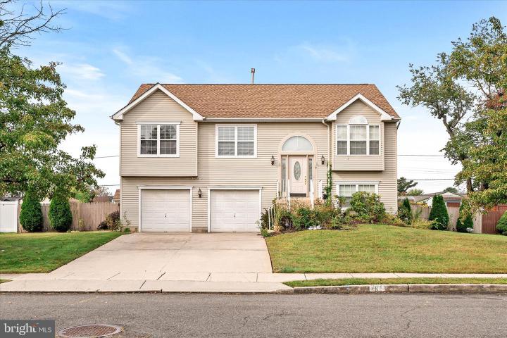 Photo of 8 Thorn Briar Lane, Burlington NJ