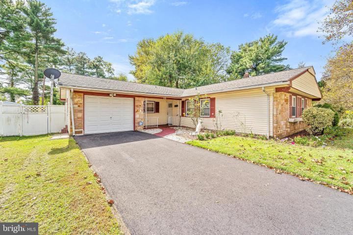 Photo of 50 Hinsdale Lane, Willingboro NJ