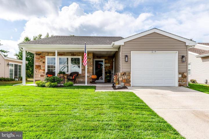 Photo of 219 Huntington Drive, Southampton NJ