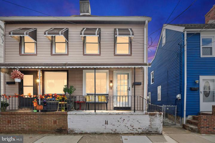 Photo of 12 E Burlington Street