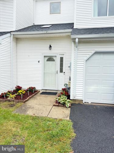 Photo of 4 Saffron Drive, Lumberton NJ