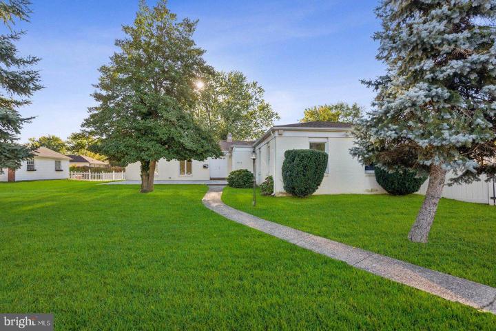 Photo of 2611 Barton Court, Cinnaminson NJ