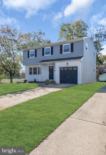 Photo of 104 E Laurelton Avenue, Maple Shade NJ