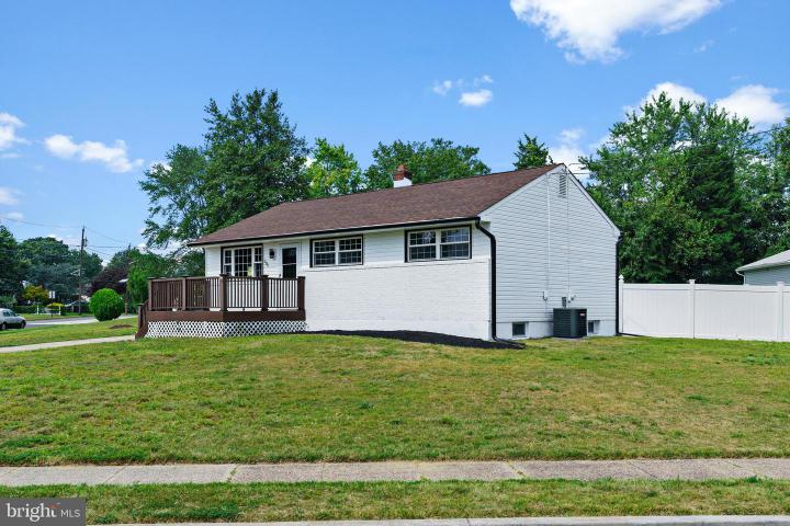 Photo of 205 S Garden Boulevard