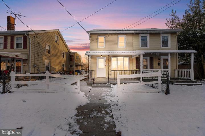 Photo of 810 W 2nd Street