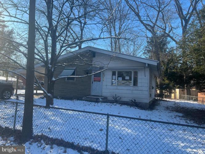 Photo of 601 E Lakeshore Drive